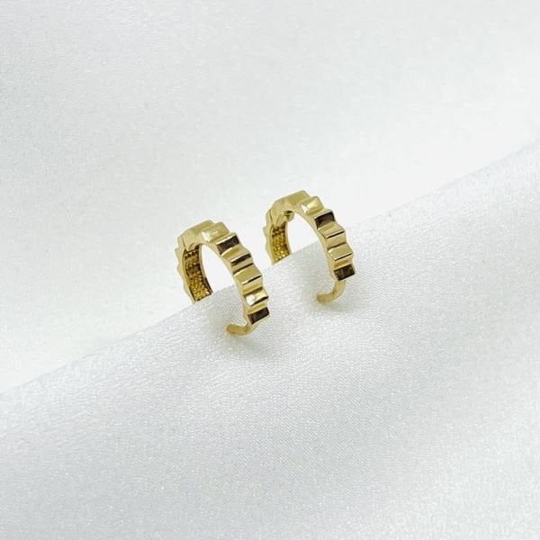 Linda Altın Tasarım Küpe