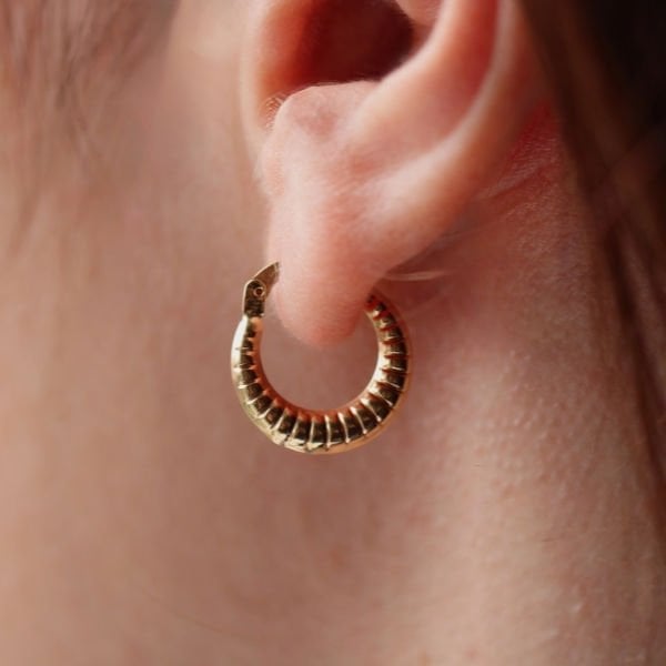 Mini Çizgili Altın Halka Küpe