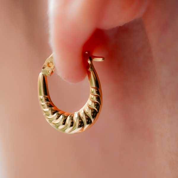 Oval Mini Midye Altın Tasarım Küpe