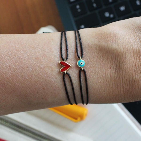 Kırmızı Kalpli İp Bileklik