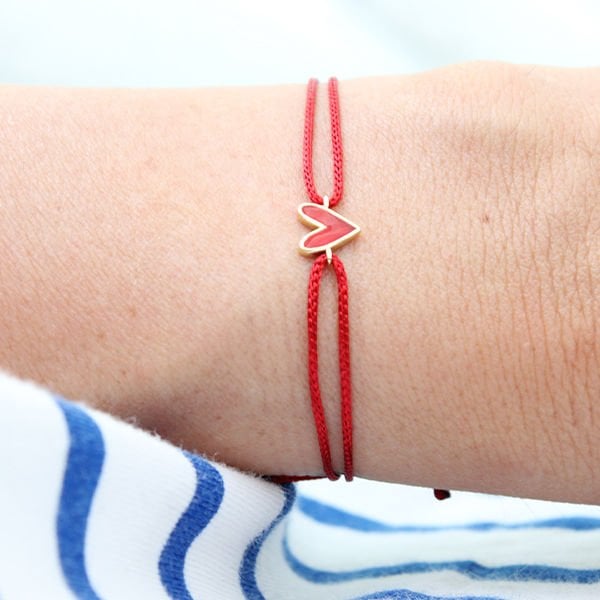 Kırmızı Kalpli İp Bileklik