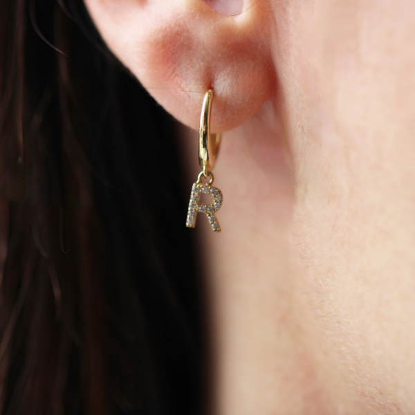 Taşlı R Harf Tekli Küpe