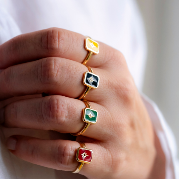 Minerva Siyah Mineli Yüzük