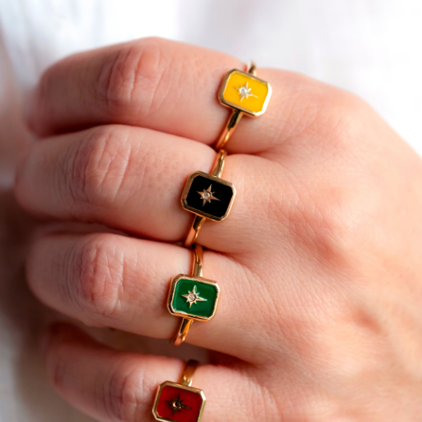 Minerva Siyah Mineli Yüzük