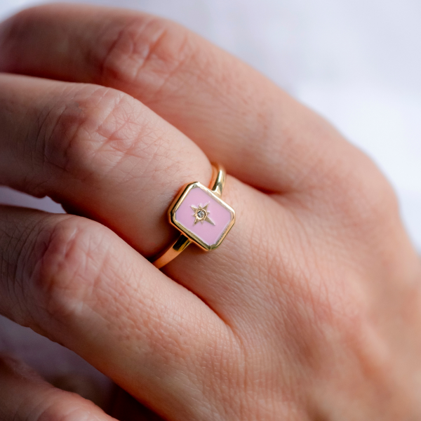 Minerva Pembe Mineli Yüzük